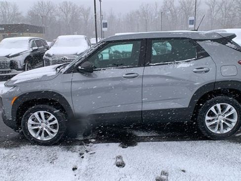 Used 2023 Chevrolet TrailBlazer LS image 2