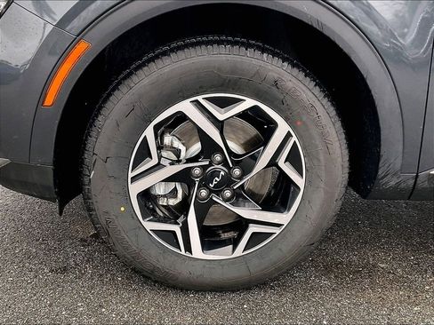 Used 2024 Kia Sportage LX image 7