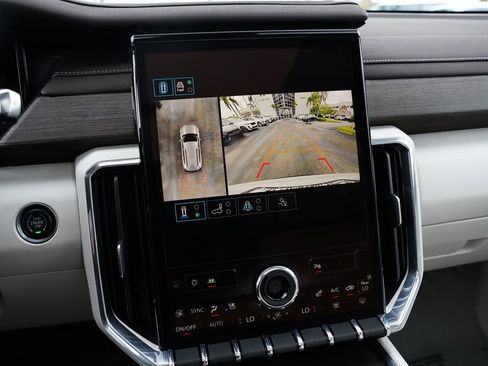 Used 2024 GMC Acadia Denali FWD image 30