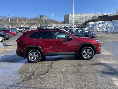 Used 2024 Toyota RAV4 XLE w/ Convenience Package image 7