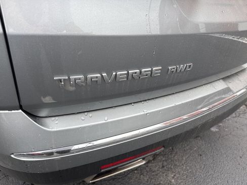 Used 2023 Chevrolet Traverse Premier image 11
