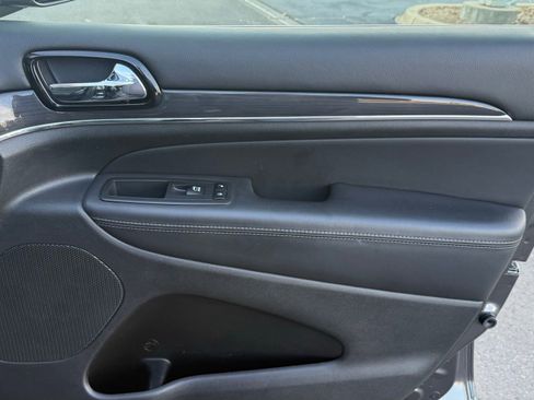 Used 2019 Jeep Grand Cherokee Overland image 18