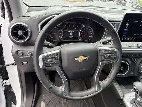 Used 2024 Chevrolet Blazer LT w/ Sound & Technology Package FWD image 24