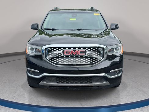 Used 2017 GMC Acadia Denali w/ Technology Package FWD image 2