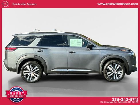 New 2025 Nissan Pathfinder Platinum w/ Cargo Package image 7