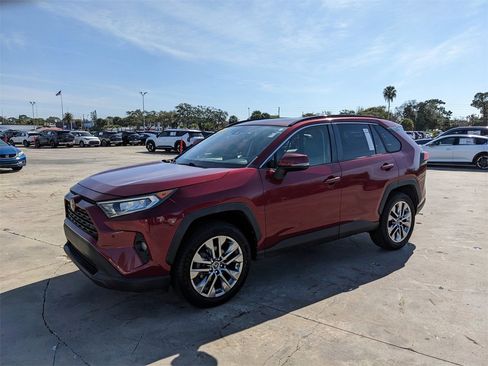 Used 2019 Toyota RAV4 XLE Premium image 5