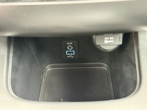 Used 2019 Dodge Journey SE w/ Connectivity Group FWD image 8
