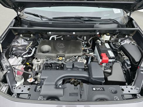 Used 2022 Toyota RAV4 XLE image 9