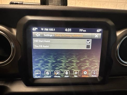 Used 2021 Jeep Wrangler Unlimited Sahara AWD/4WD image 15