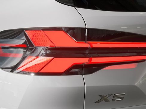 New 2026 BMW X5 xDrive40i w/ M Sport Package image 8