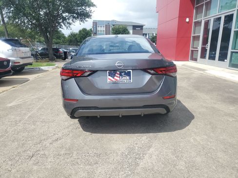 Used 2025 Nissan Sentra SV FWD image 5