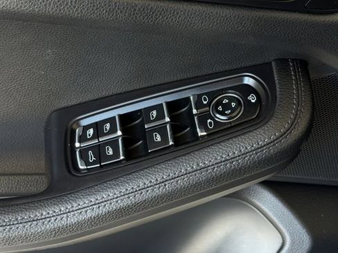 Used 2024 Porsche Macan AWD/4WD image 12