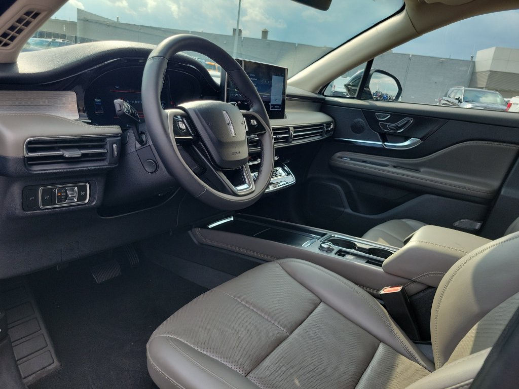Certified 2023 Lincoln Corsair AWD w/ Equipment Group 101A image 21