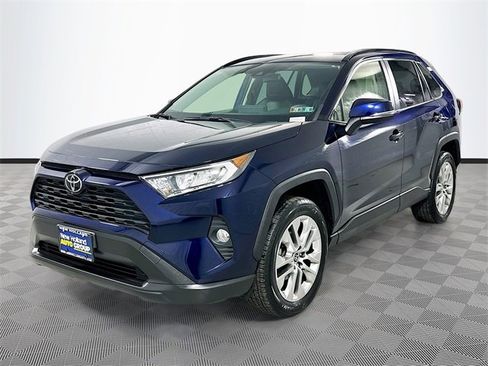 Used 2021 Toyota RAV4 XLE Premium image 3