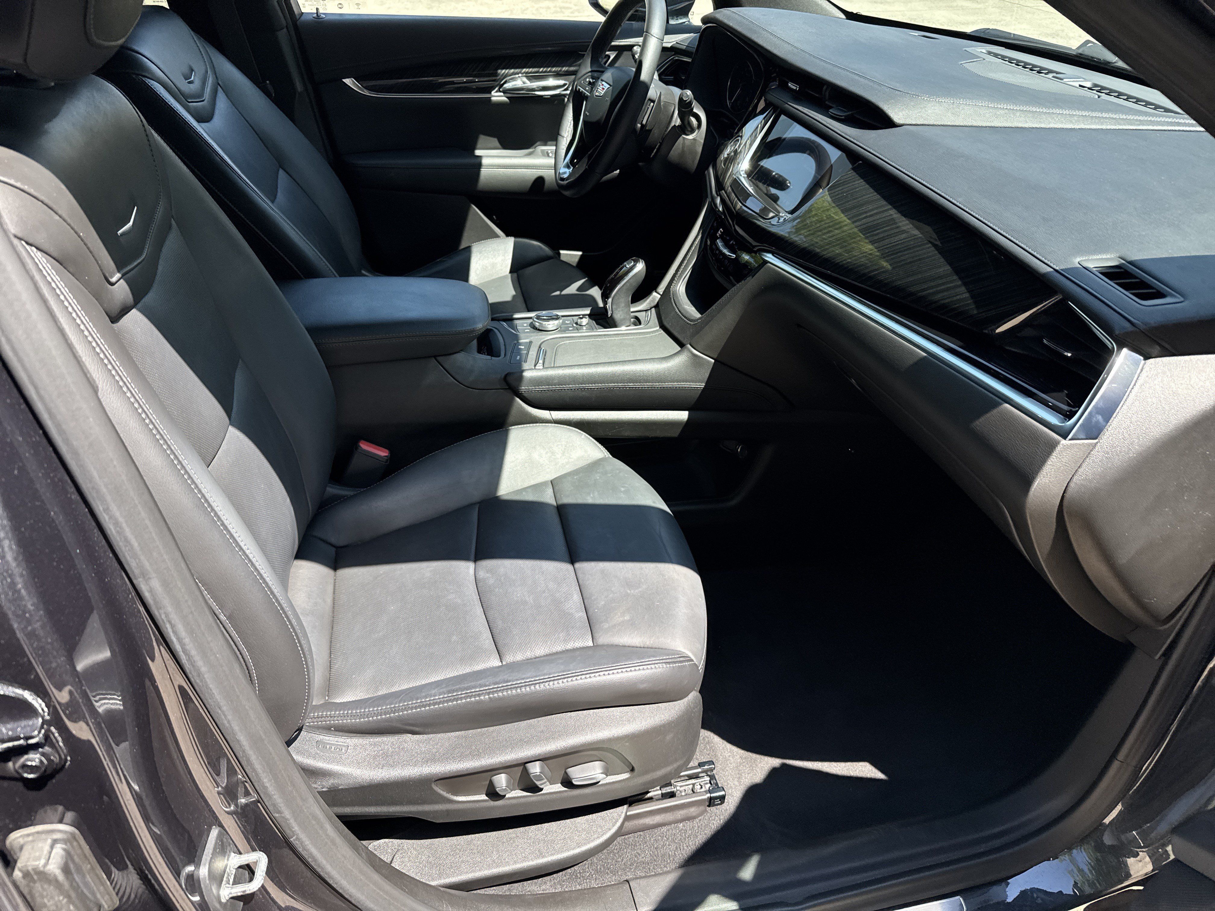 Used 2023 Cadillac XT6 Premium Luxury FWD image 10