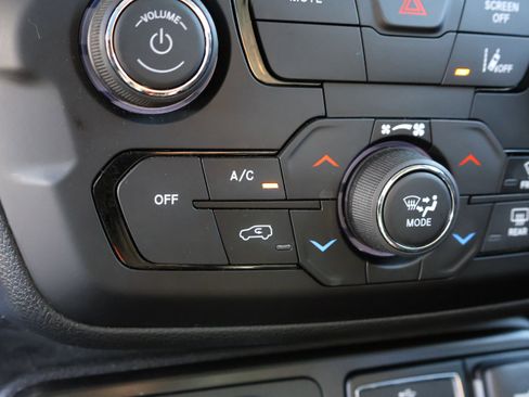 Used 2022 Jeep Renegade Trailhawk image 30