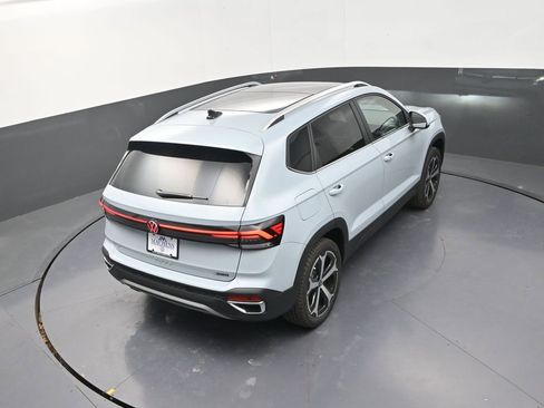 New 2026 Volkswagen Taos SEL image 18