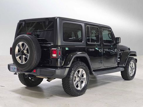 Used 2019 Jeep Wrangler Unlimited Sahara image 3