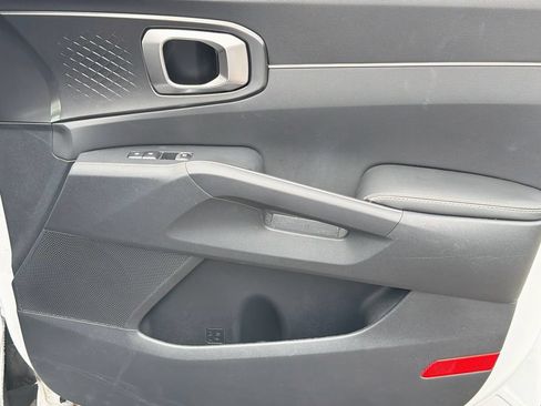Used 2023 Kia Sorento LX FWD image 17