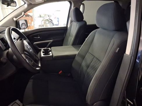 Used 2017 Nissan Titan SV image 14