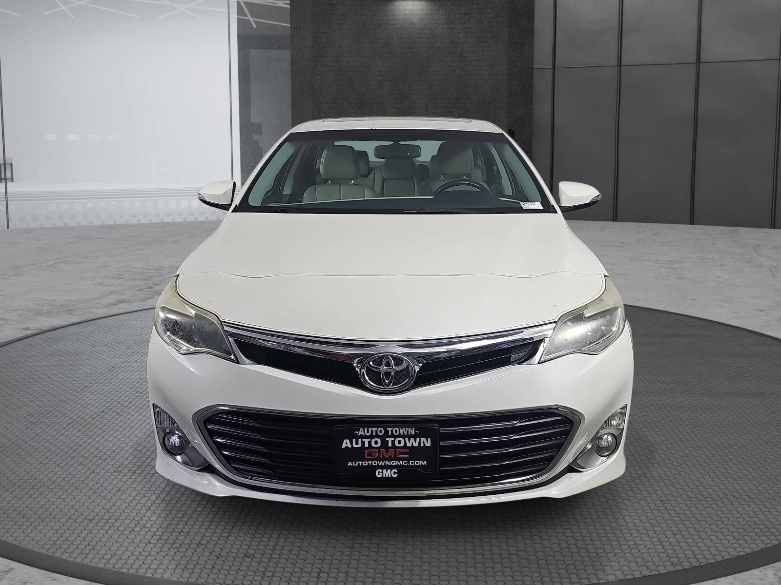 Used 2013 Toyota Avalon XLE Touring FWD image 2