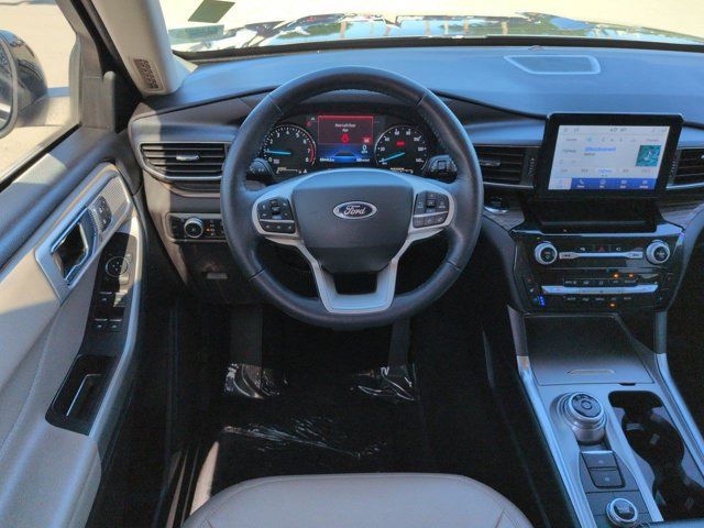Certified 2022 Ford Explorer Limited AWD/4WD image 16