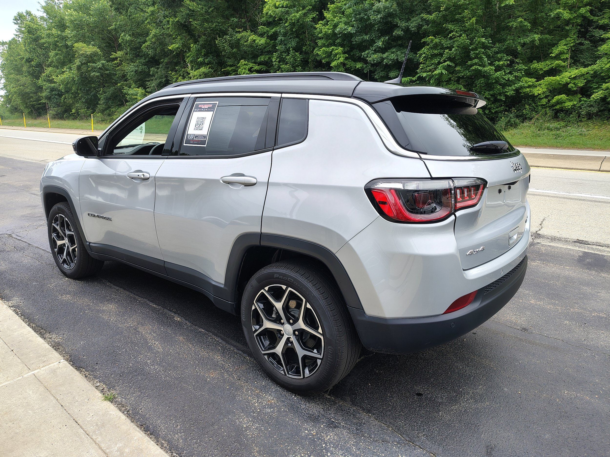 Certified 2024 Jeep Compass Limited w/ Sun and Sound Group AWD/4WD image 7
