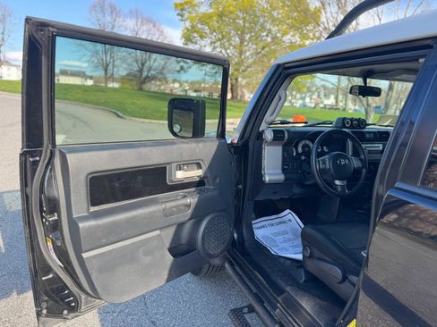 Used 2008 Toyota FJ Cruiser 4WD image 11