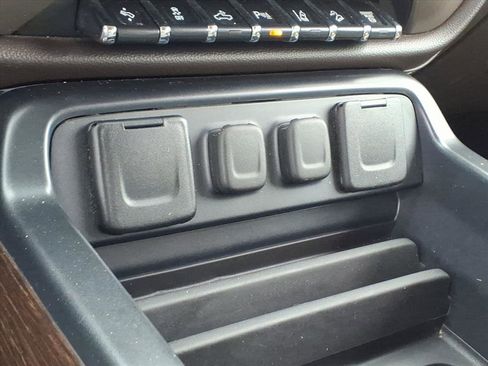 Used 2017 GMC Sierra 3500 Denali w/ Duramax Plus Package image 15