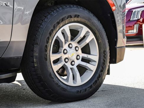 Used 2021 Chevrolet Suburban Premier w/ Premium Package image 63