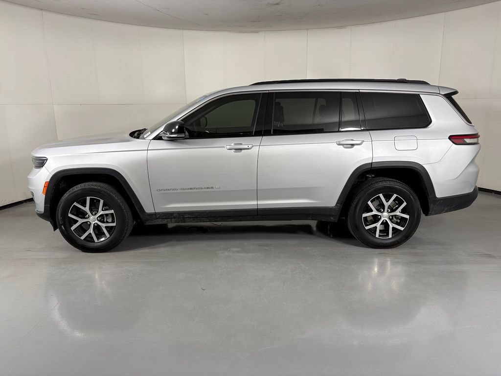 Used 2024 Jeep Grand Cherokee L Limited RWD image 5