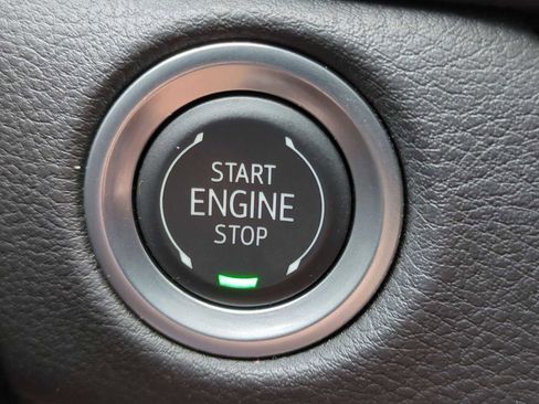 Used 2025 Cadillac XT4 Premium Luxury image 17