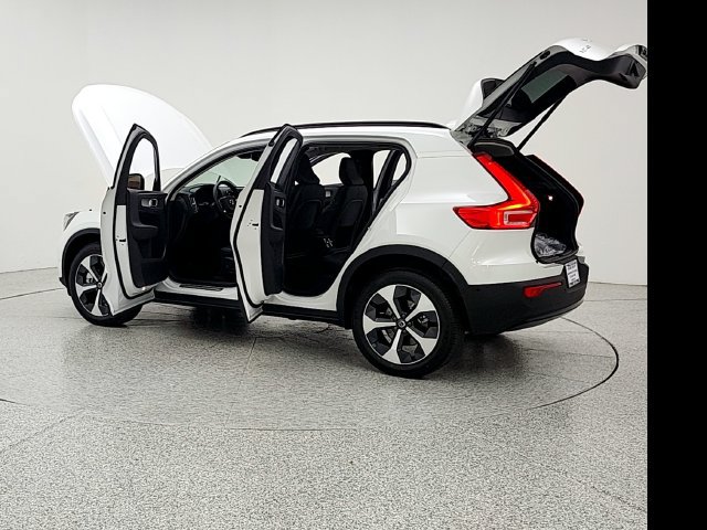 New 2026 Volvo XC40 B5 Plus w/ Protection Package Premier AWD/4WD image 12