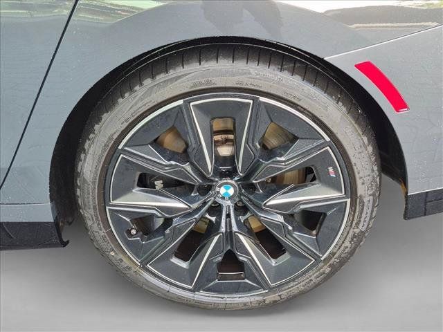 Used 2023 BMW 760i xDrive w/ Parking Assistance Package AWD/4WD image 22