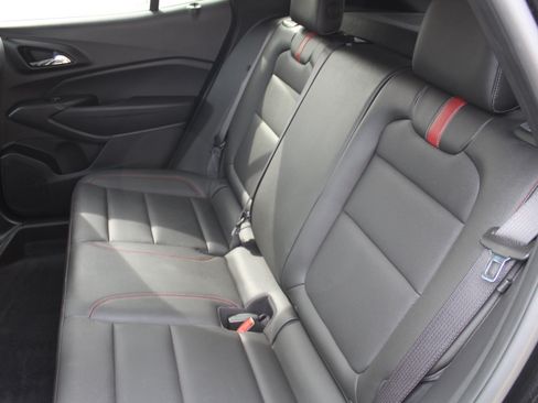 Used 2025 Chevrolet Trax RS FWD image 23