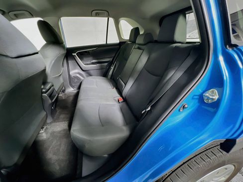 Used 2019 Toyota RAV4 LE FWD image 27