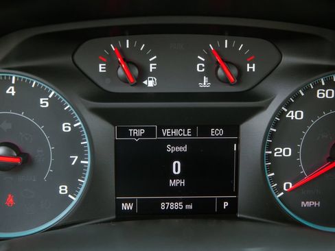 Used 2018 Chevrolet Equinox LT FWD image 16