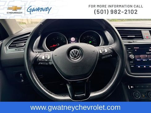 Used 2018 Volkswagen Tiguan SE AWD/4WD image 16