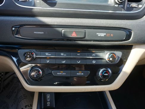 Used 2019 Kia Sedona EX FWD image 10