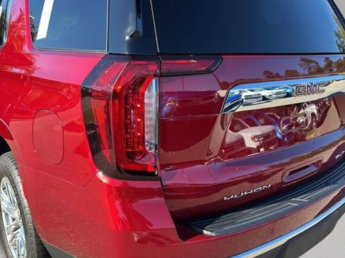 Used 2023 GMC Yukon SLT image 36