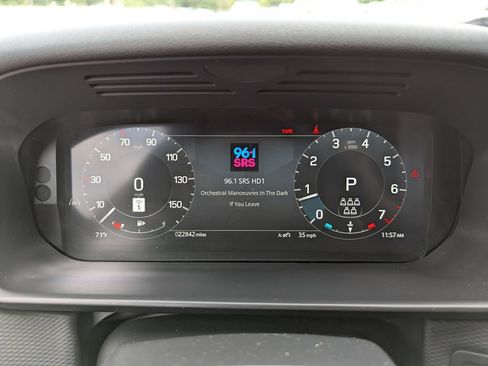 Used 2025 Land Rover Discovery Dynamic SE AWD/4WD image 17
