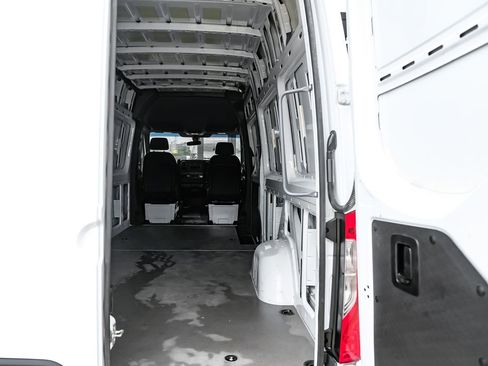 Used 2025 Mercedes-Benz Sprinter 2500 image 35