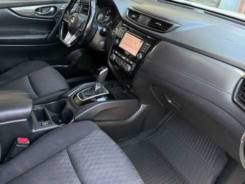 Used 2020 Nissan Rogue SV w/ Premium Package AWD/4WD image 18