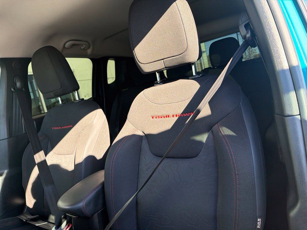 Used 2022 Jeep Renegade Trailhawk AWD/4WD image 6