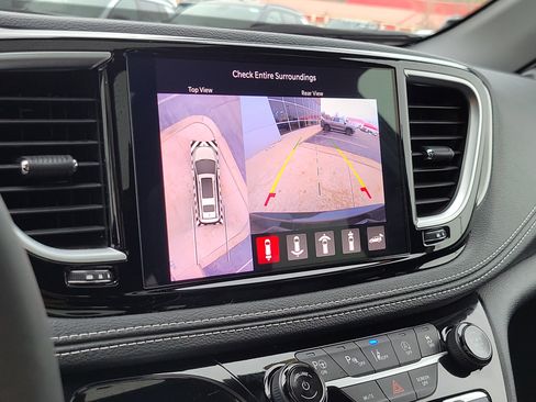 Used 2024 Chrysler Pacifica Limited w/ S Appearance Package image 17