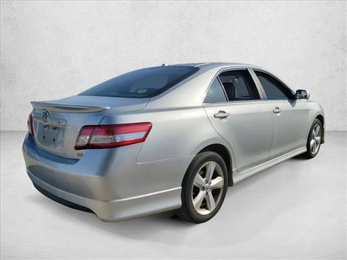 Used 2010 Toyota Camry SE image 5