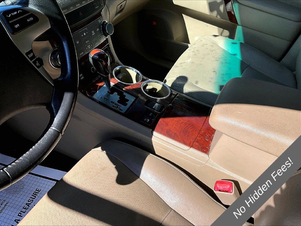 Used 2011 Toyota Highlander Limited w/ Tow Pkg AWD/4WD image 11