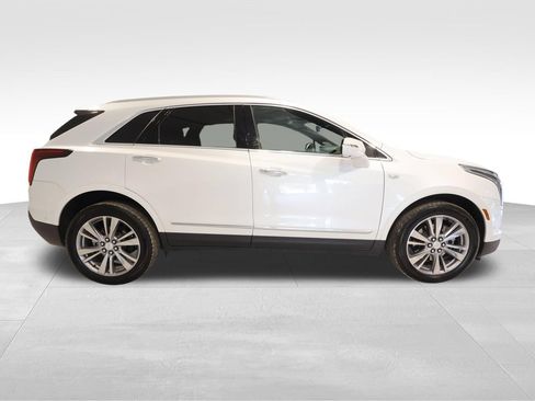 Certified 2025 Cadillac XT5 Premium Luxury w/ Technology Package AWD/4WD image 5