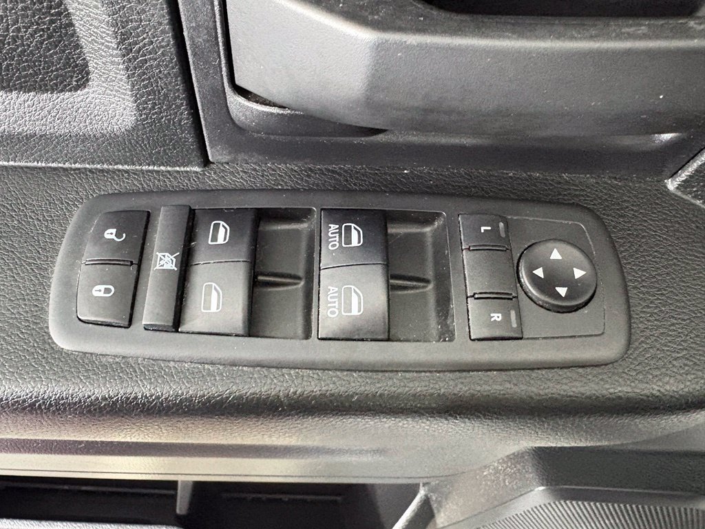Used 2018 RAM 1500 Express AWD/4WD image 16