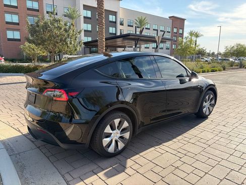 Used 2023 Tesla Model Y Long Range AWD/4WD image 3